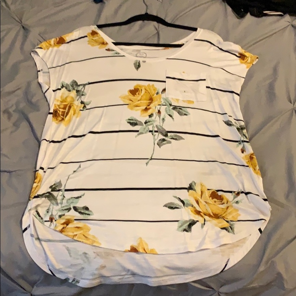 Plus size white stripe yellow flower floral tee